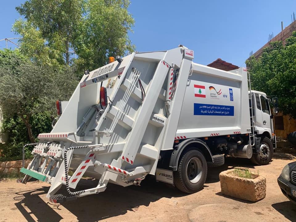 Receiving a truck to collect and transport waste and containers